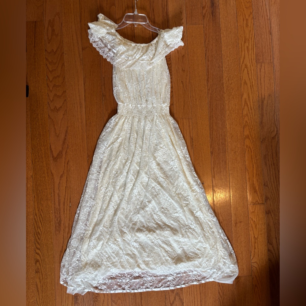 Chic Off-White Lace Dress